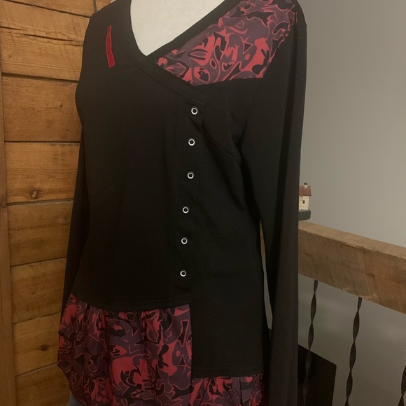 NEW top - Picture 3 of 4